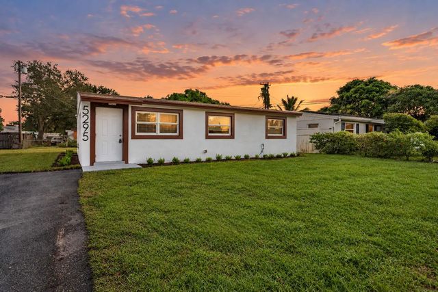 5295 Helene Place, West Palm Beach
