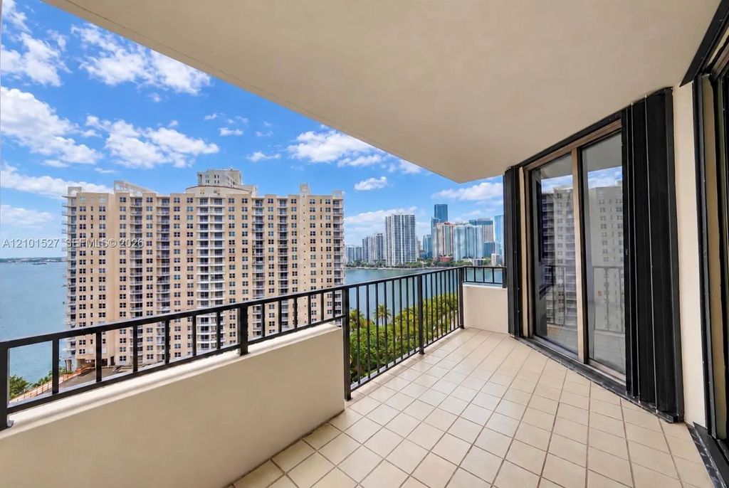 520 Brickell Key Drive #a1811, Miami