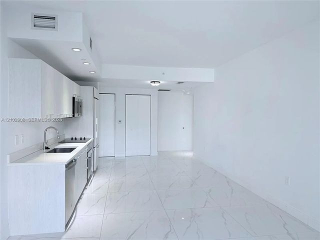 3 of 15 - 45 Sw 9th Street #1209, Miami, FL