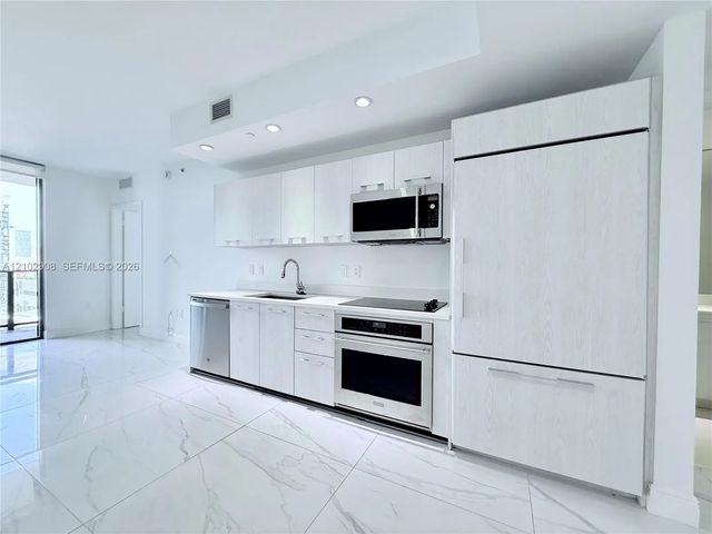 4 of 15 - 45 Sw 9th Street #1209, Miami, FL