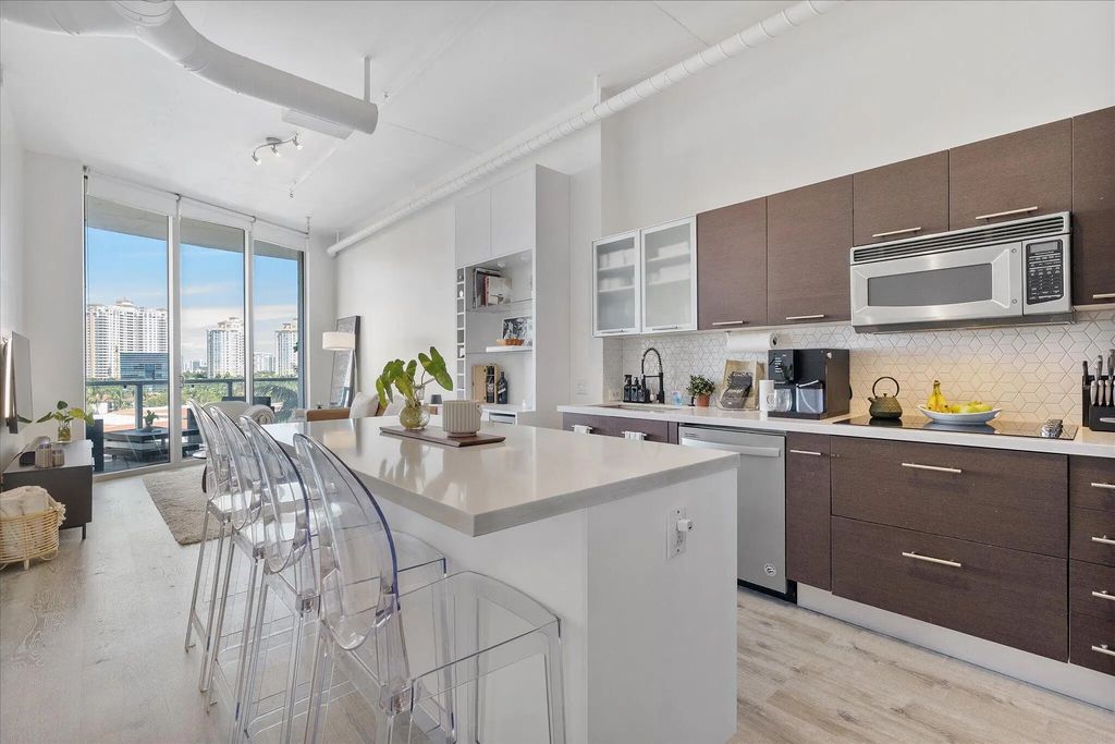3029 Ne 188th Street #610, Aventura