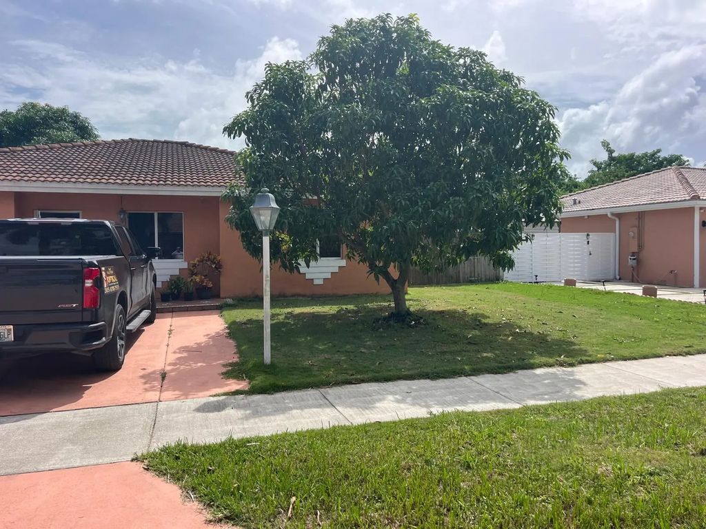 8950 Sw 215th Terrace, Cutler Bay