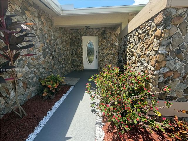 2 of 28 - 20888 Sugarloaf Lane, Boca Raton, FL