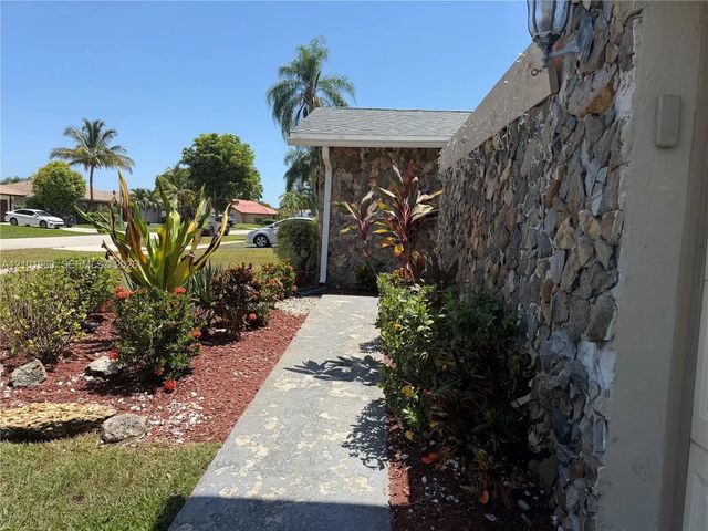 3 of 28 - 20888 Sugarloaf Lane, Boca Raton, FL