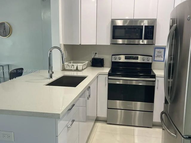 4 of 21 - 1030 Ne 214th Street, Miami, FL