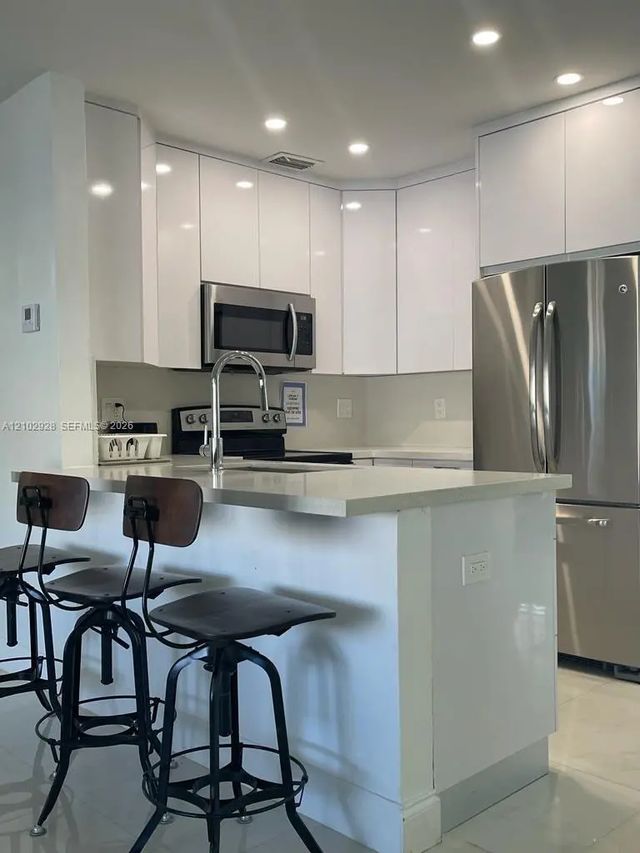 5 of 21 - 1030 Ne 214th Street, Miami, FL