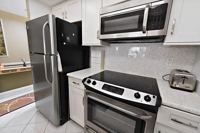 4 of 36 - 5811 Ne Gulfstream Way #4002, Hutchinson Island, FL