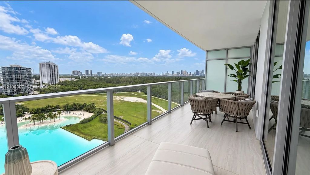 2411 Laguna Circle #1410, North Miami