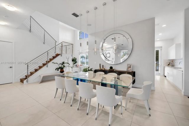 3 of 20 - 10250 Nw 75th Terrace, Doral, FL