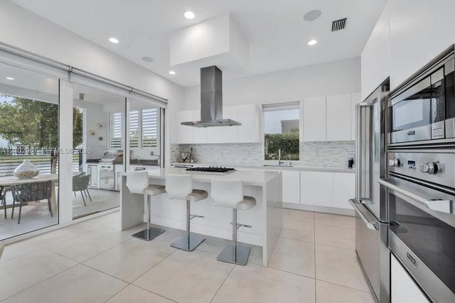 5 of 20 - 10250 Nw 75th Terrace, Doral, FL