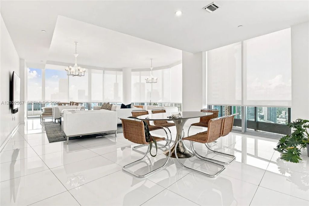 200 Biscayne Boulevard Way #5302, Miami