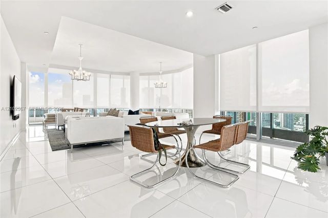 200 Biscayne Boulevard Way #5302, Miami