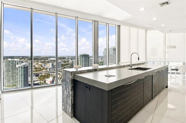 4 of 31 - 200 Biscayne Boulevard Way #5302, Miami, FL
