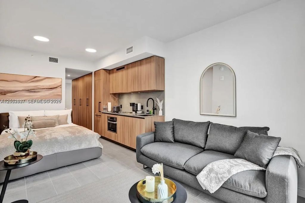 121 Ne 5th Street #512a, Miami