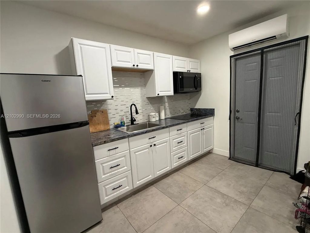1701 Sw Commargo Street #b, Port St. Lucie
