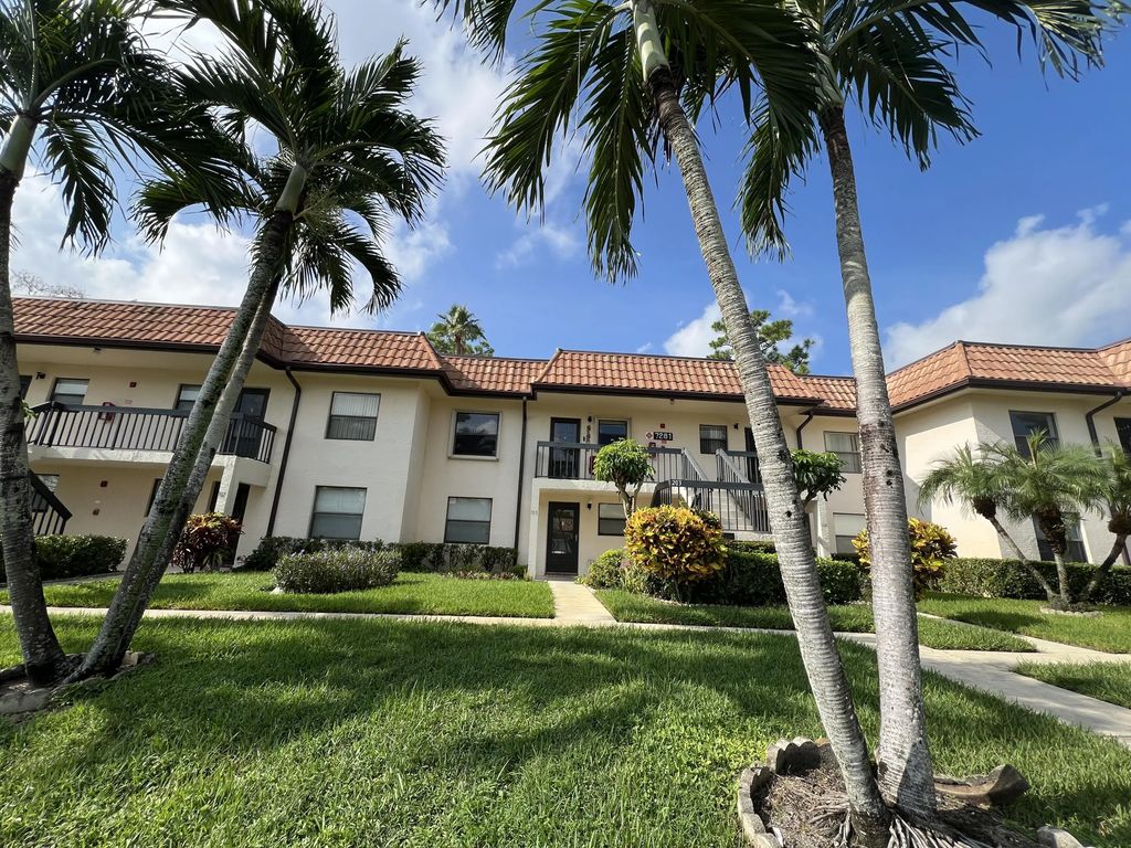7281 Golf Colony Court #203, Lake Worth
