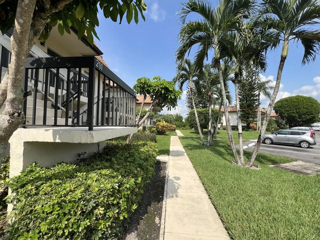 2 of 29 - 7281 Golf Colony Court #203, Lake Worth, FL