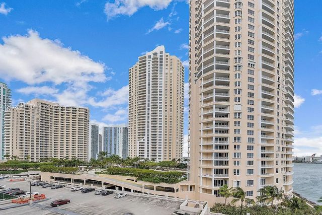 4 of 14 - 540 Brickell Key Drive #928, Miami, FL