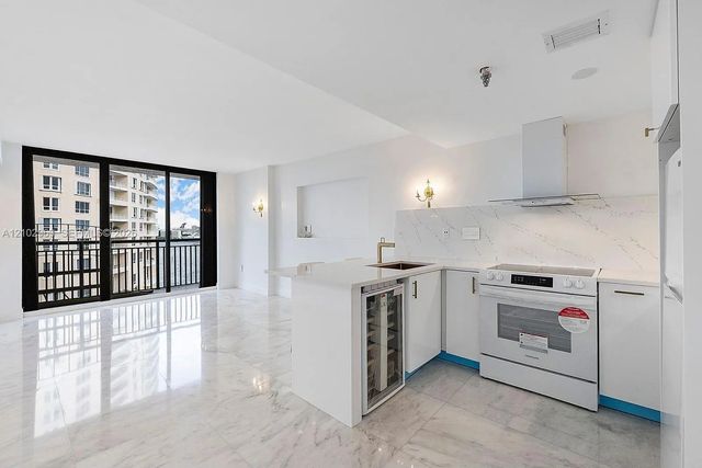 5 of 14 - 540 Brickell Key Drive #928, Miami, FL