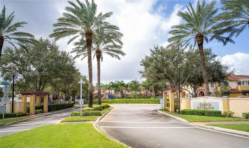 305 S Santa Catalina Circle, North Lauderdale