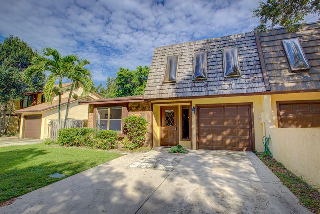 1092 Raintree Court, Palm Beach Gardens