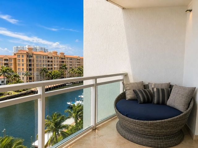5 of 28 - 3000 Ne 188th Street #604, Aventura, FL