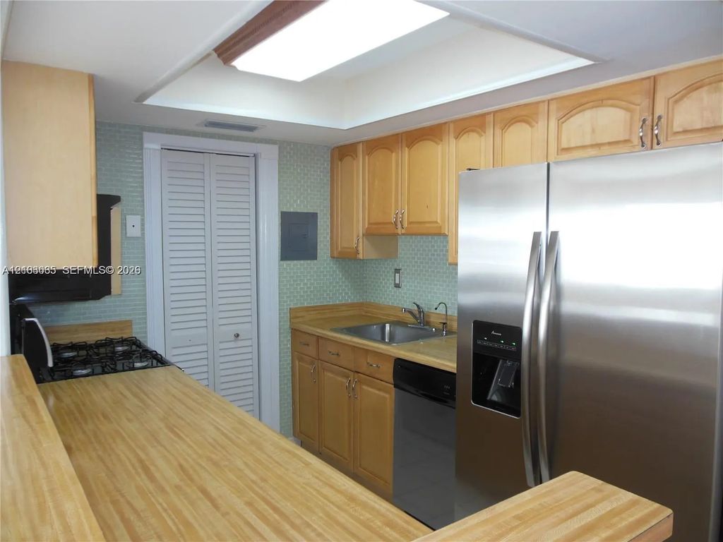 1350 W 53rd Street #8, Hialeah