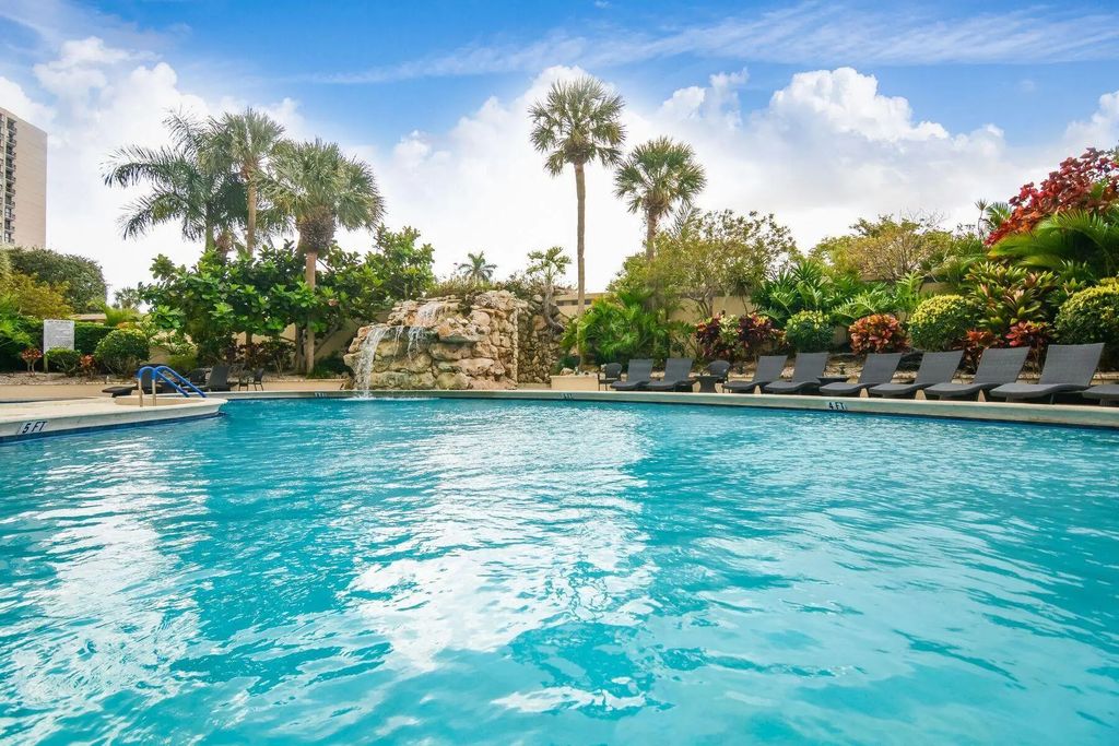 2480 Presidential Way #903, West Palm Beach