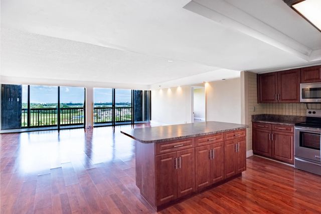 5 of 36 - 2480 Presidential Way #903, West Palm Beach, FL