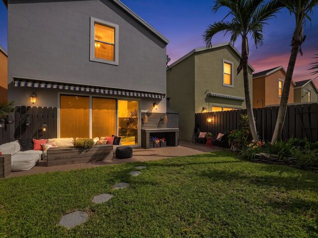 2 of 31 - 3122 Shelby Way, Palm Springs, FL
