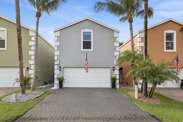 3 of 31 - 3122 Shelby Way, Palm Springs, FL