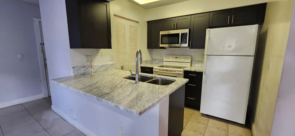 1227 Sw 46th Avenue #305, Pompano Beach