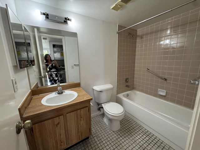 5 of 21 - 10304 Sunrise Lakes Boulevard #312, Sunrise, FL
