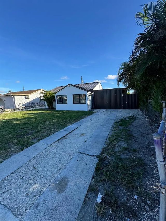 3 of 32 - 850 Se 2nd Place, Hialeah, FL