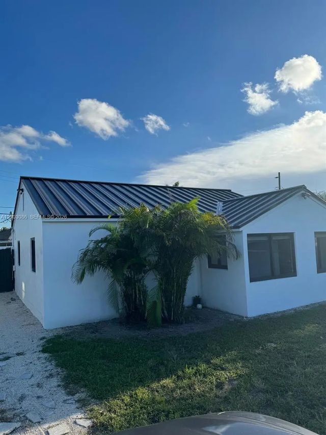 5 of 32 - 850 Se 2nd Place, Hialeah, FL