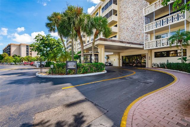 800 Ne 195th Street #408, Miami