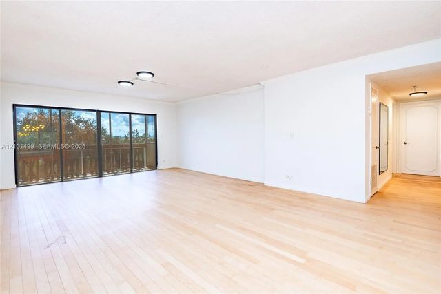 3 of 35 - 800 Ne 195th Street #408, Miami, FL