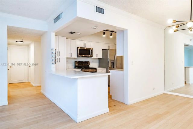 4 of 35 - 800 Ne 195th Street #408, Miami, FL