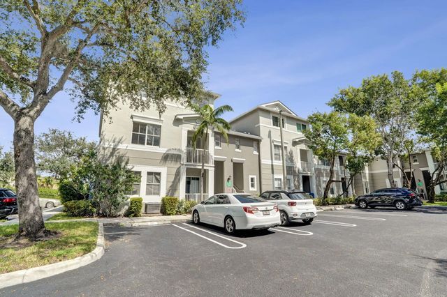 2016 Shoma Drive #2016, Royal Palm Beach