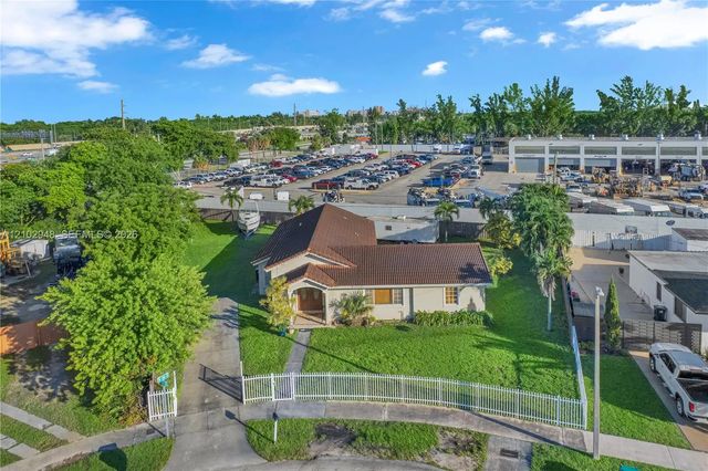 4 of 40 - 11525 Sw 49th Terrace, Miami, FL