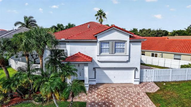 83 Gables Boulevard, Weston