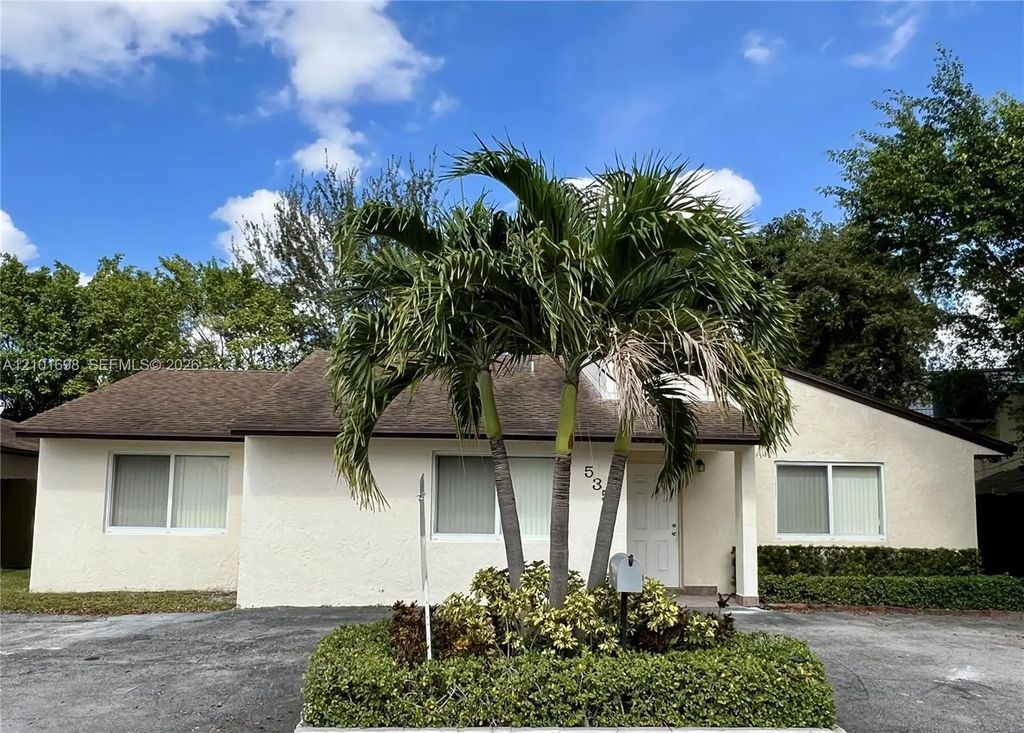535 W 79th Place, Hialeah