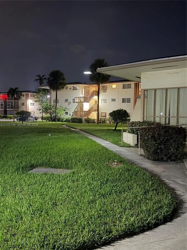 2 of 4 - 17050 Ne 14th Avenue #209, Miami, FL