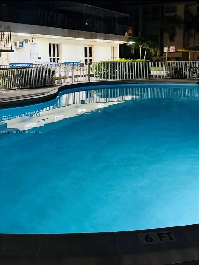 3 of 4 - 17050 Ne 14th Avenue #209, Miami, FL