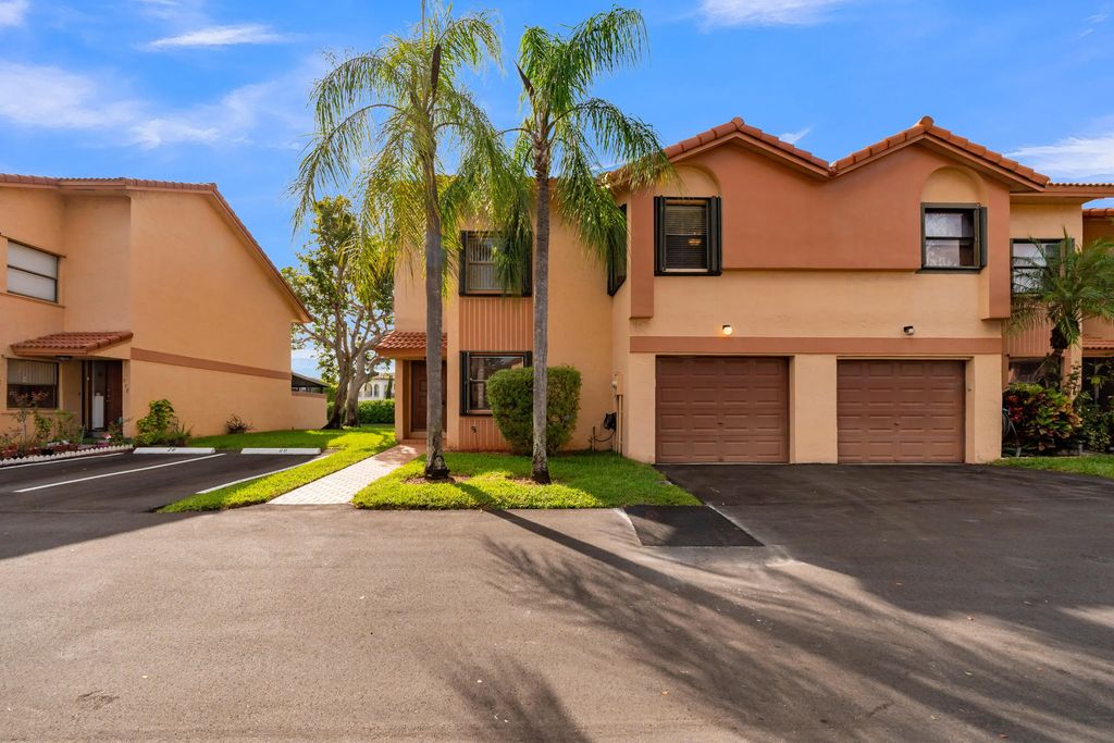 942 Sw 113th Terrace, Pembroke Pines