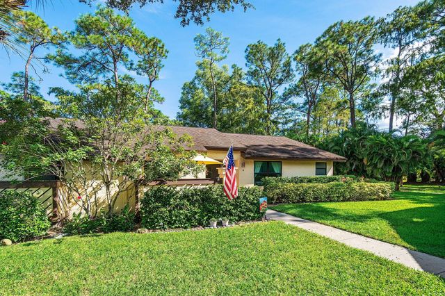 2 of 28 - 144 Karanda Court, Royal Palm Beach, FL