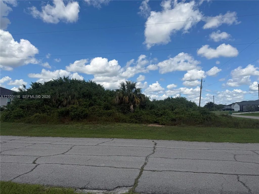 9006 Maywood Circle, Lehigh Acres