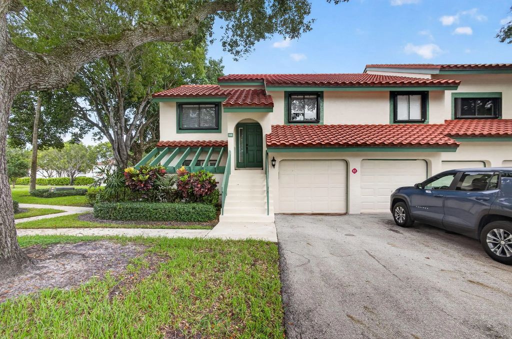 10 Lexington Lane E #a, Palm Beach Gardens