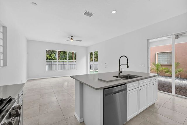 5 of 30 - 207 Isle Verde Way, Palm Beach Gardens, FL