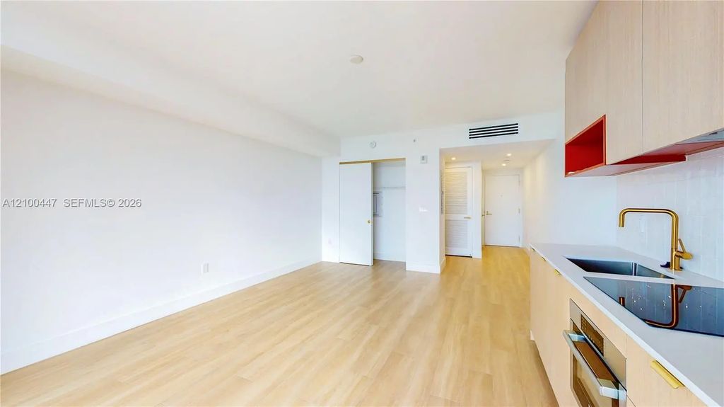 90 32nd Street #922, Miami